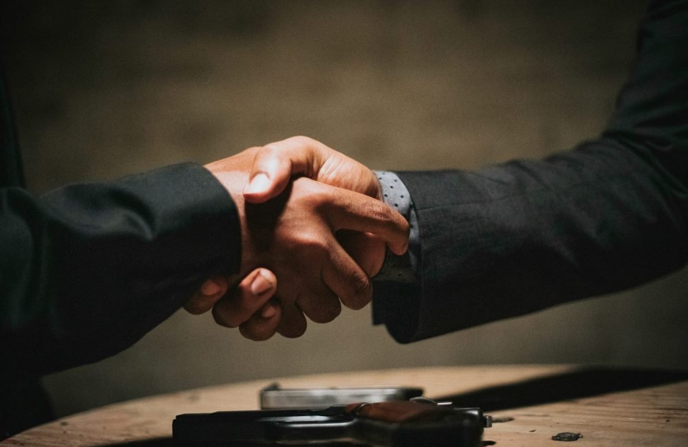 Poignée de main confiance